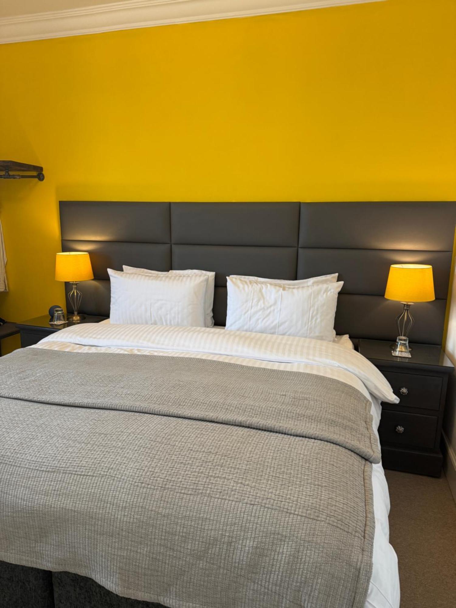 Watermead House Hotel Chard Bagian luar foto