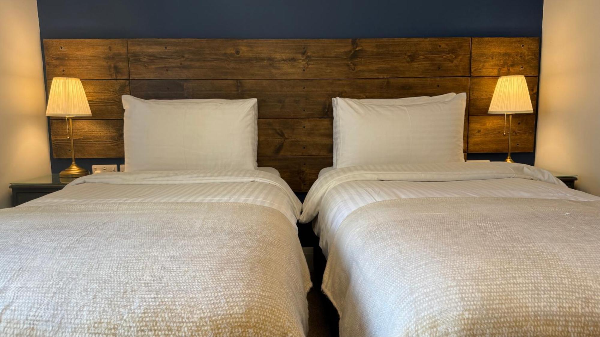 Watermead House Hotel Chard Bagian luar foto