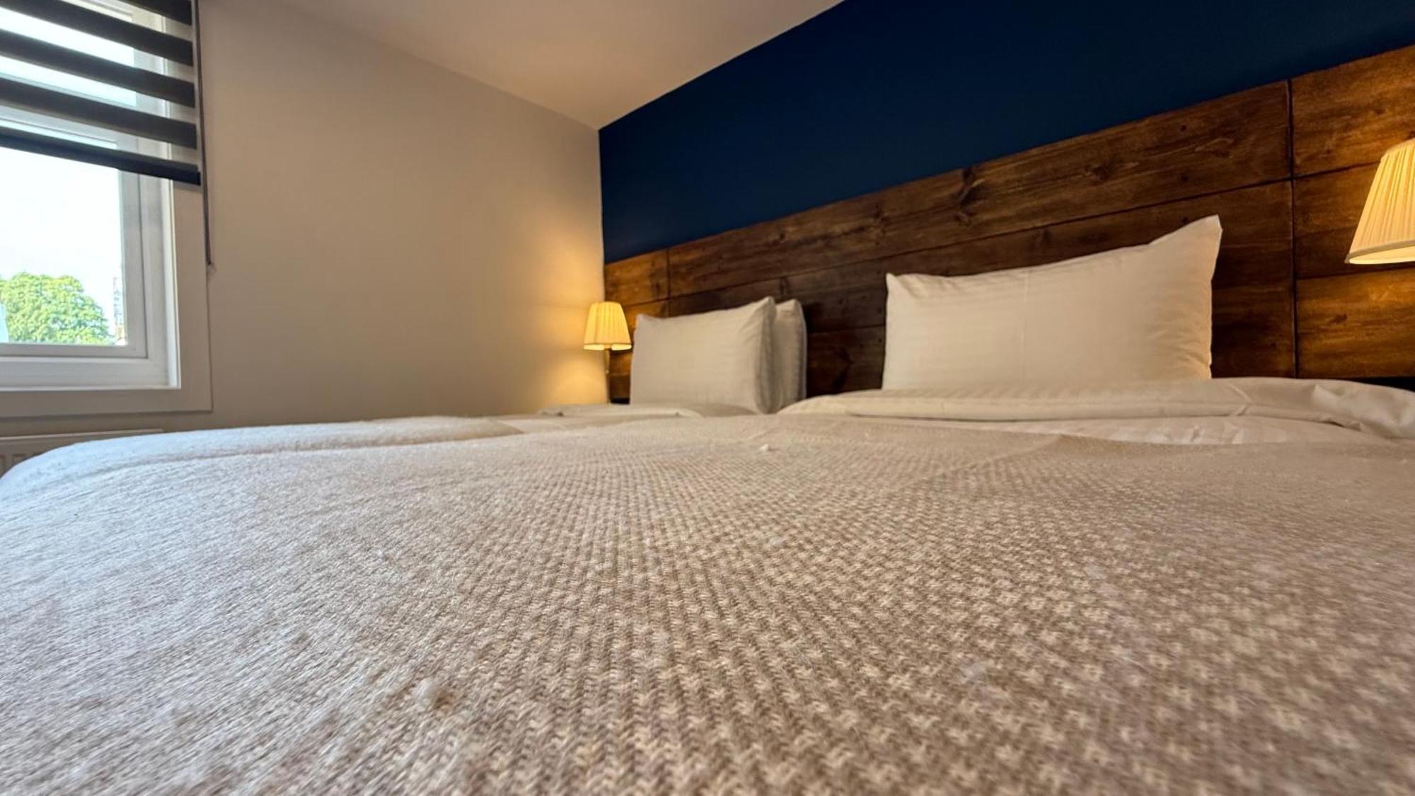 Watermead House Hotel Chard Bagian luar foto